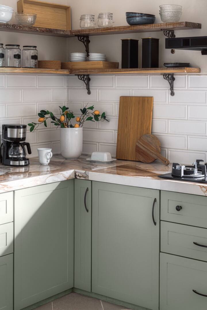 Full kitchen image 2