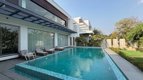 MR Farm | 5BHK Luxury Farm with Pool in Delhi