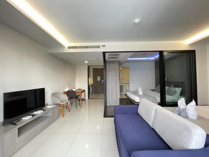 4ppl !Condo Near Asok/sukhumvitbts! Free Pool&wifi - Bangkok
