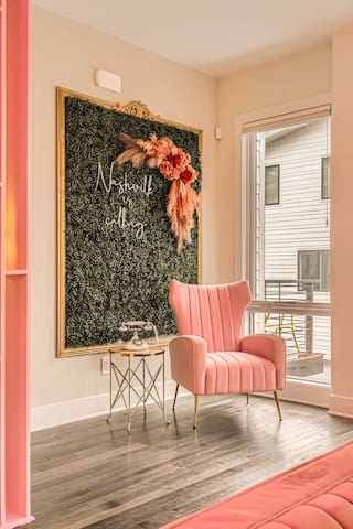 HouseofVibes Nashville Girls Getaway- IG worth it!