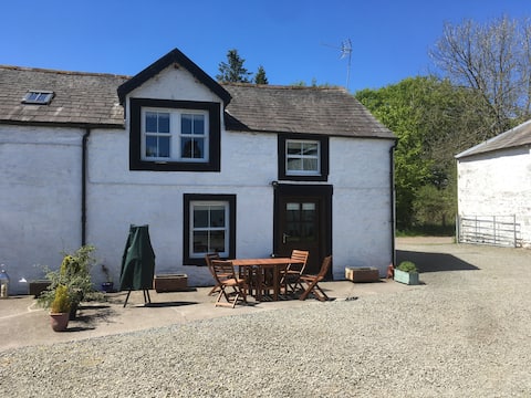 Quiet countryside cottage, 5 miles from Moffat.
