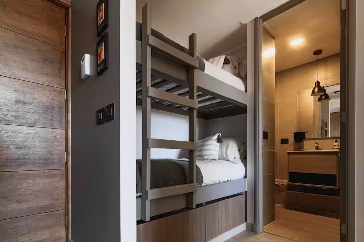 מיטת קומותיים בסגנון ימי (לא חדר שינה) 