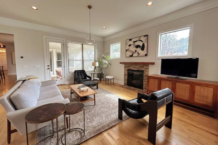 Gorgeous Central Austin Home near UT & Downtown gallery image 2