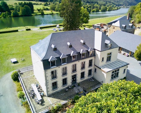 Rent a castle 20p for your vacation at Le Risdoux