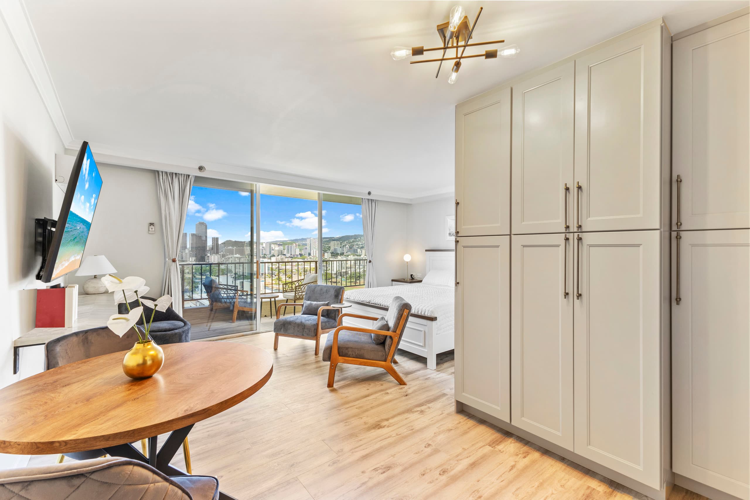 Modern Unit with Stunning Waikiki View w/ Lanai - Image 23