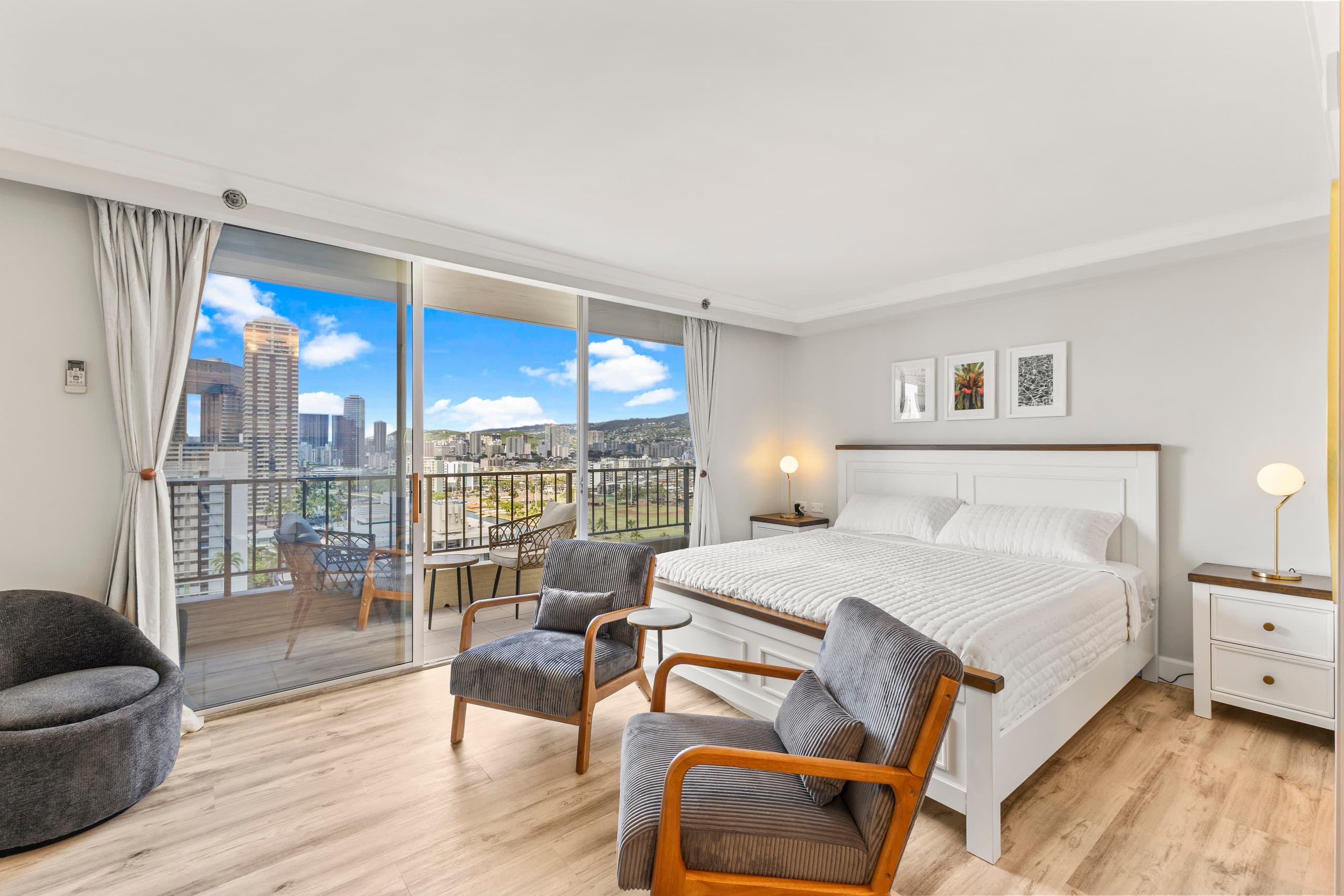 Modern Unit with Stunning Waikiki View w/ Lanai - Image 20