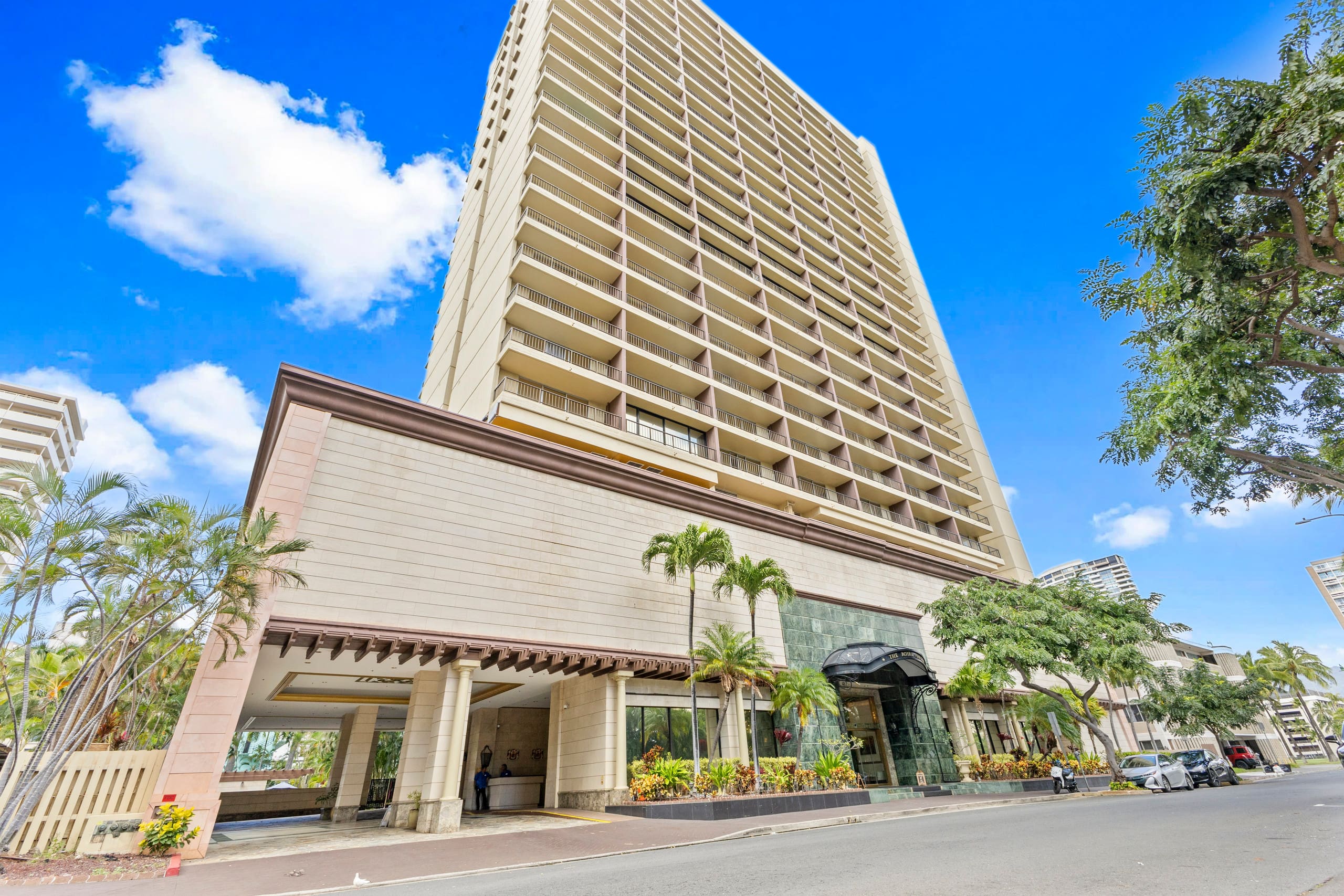 Modern Unit with Stunning Waikiki View w/ Lanai - Image 13