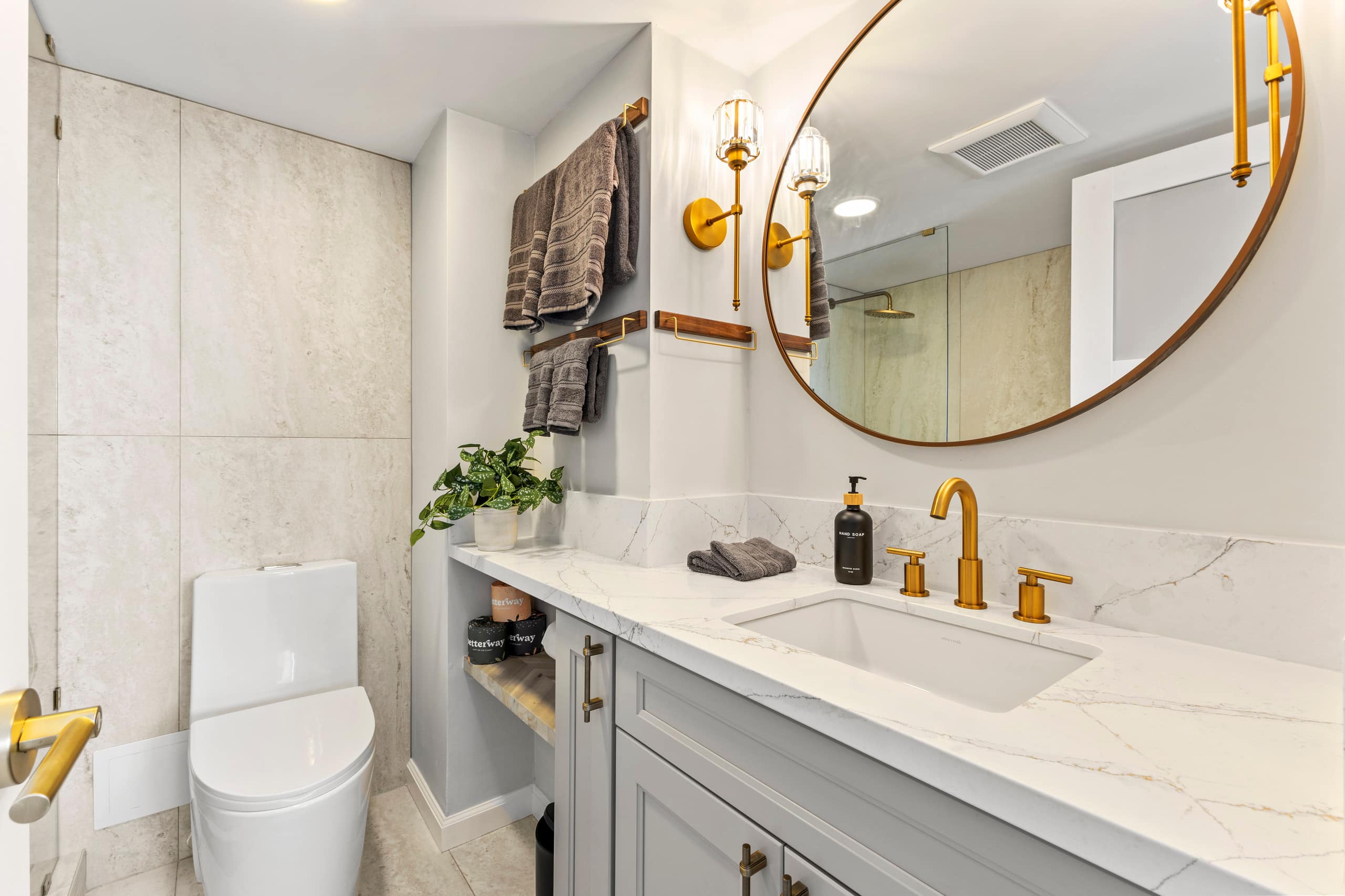 Modern Unit with Stunning Waikiki View w/ Lanai - Image 24
