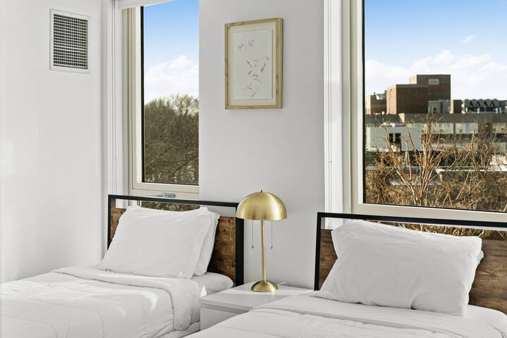 Luxury corner 2BR 2BA Boston Jamica pond Hospitals gallery image 2