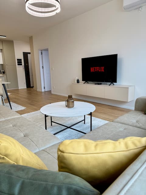 Successful Airbnb property: Modern Apt. Near Bus Station in Rajoni I Prishtinës / Prištinski Okrug
