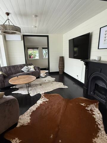 The Colonial – Whole Home gallery image 3