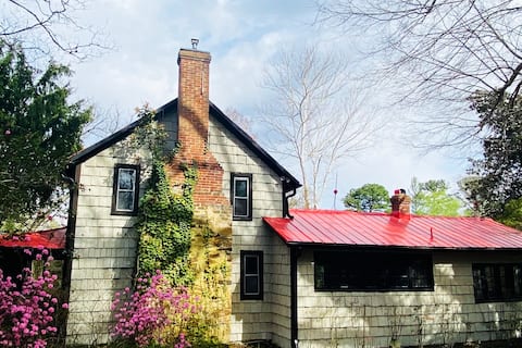 Retreat to Historic Home in a Private Arboretum
