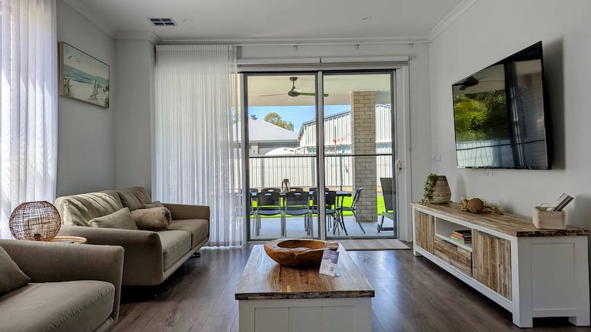 Modern comfort & luxury close to the beach