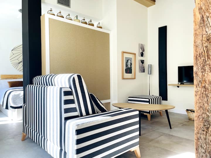 Apartamento Blanco Y Negro - Granada, Spain