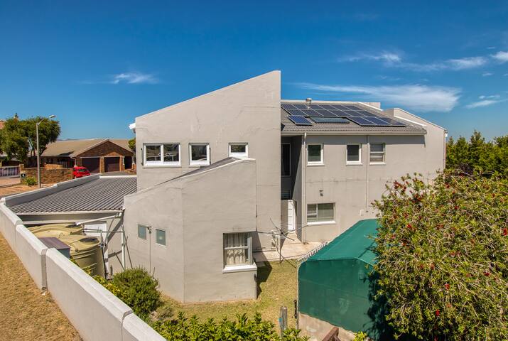 Quiet Luxury on La Barrage gallery image 4