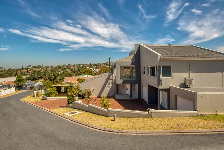 Quiet Luxury on La Barrage gallery image 3