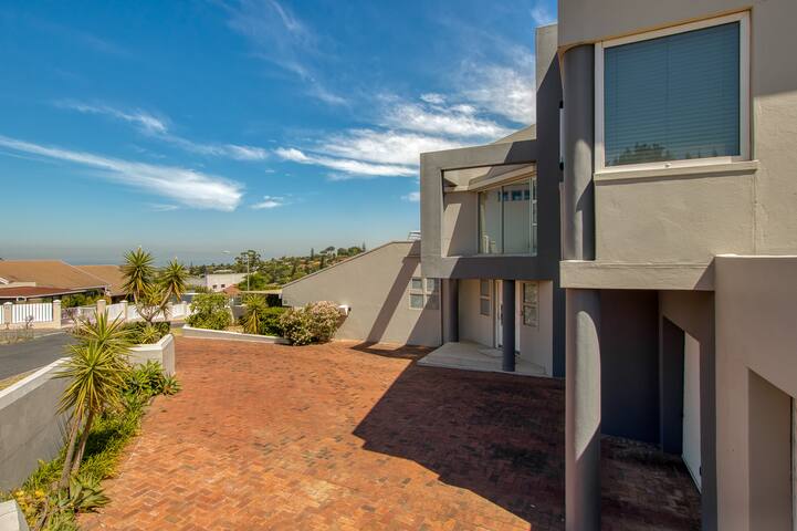 Quiet Luxury on La Barrage gallery image 5