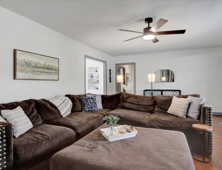 Oaklawn Racing | Retreat | Pet-friendly | Sleeps 7 - Hot Springs