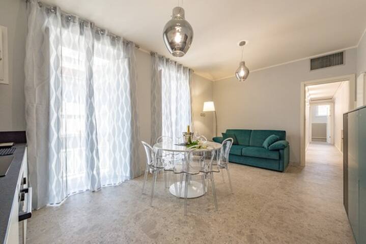 Heavenly Trevi Luxury Apartment gallery image 3