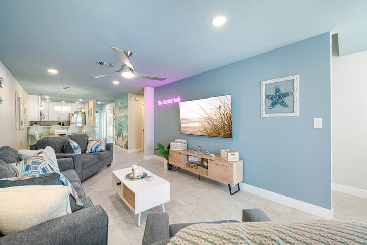 Walk To Navarre Beach • Sleeps 8 • Pet Friendly - Navarre, FL