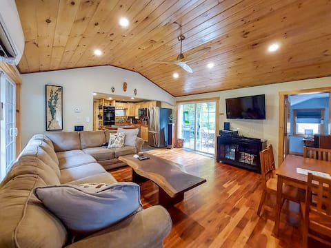 Charming getaway tucked away in the Green Mtns