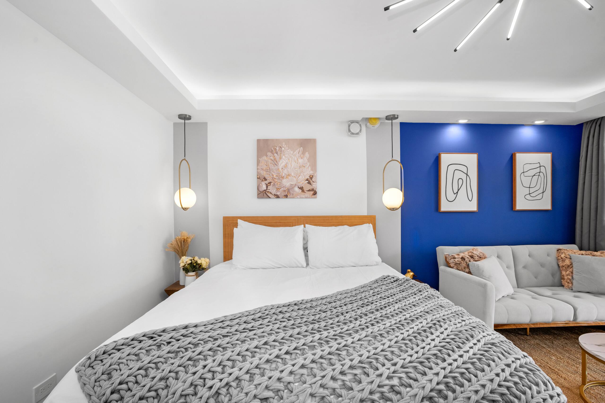 Condo in Honolulu · ★4.82 · Studio · 2 beds · 1 bath - Image 20