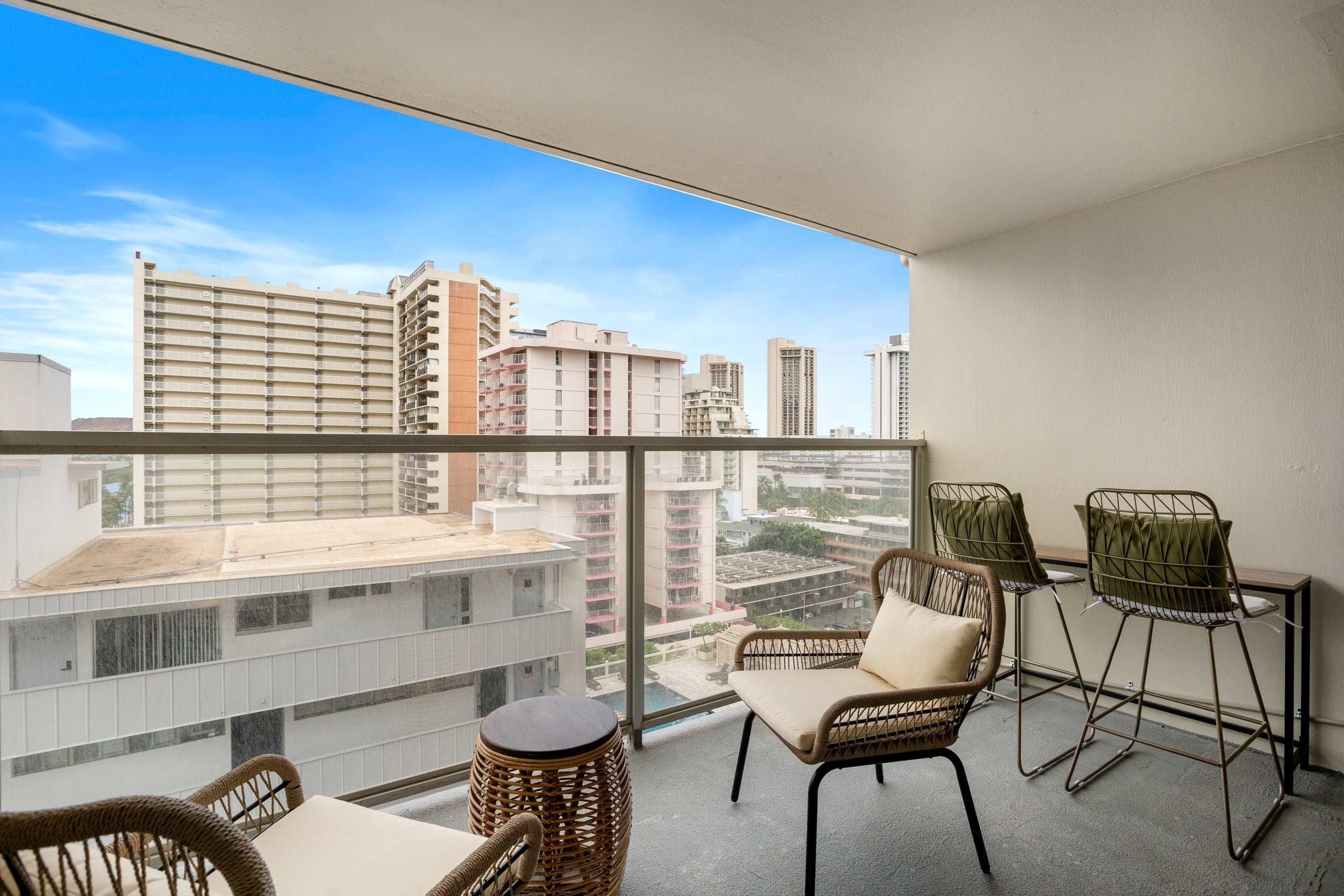 Condo in Honolulu · ★4.82 · Studio · 2 beds · 1 bath - Image 12