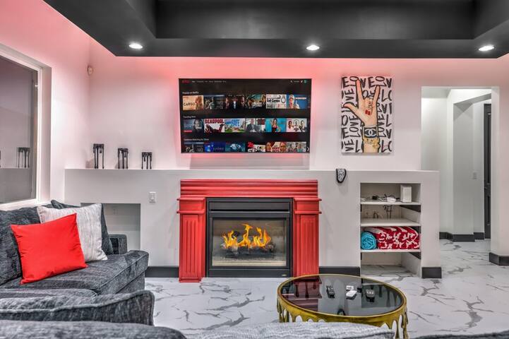 Vegas 6 bedroom Mansion gallery image 3