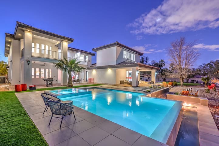 Vegas 6 bedroom Mansion