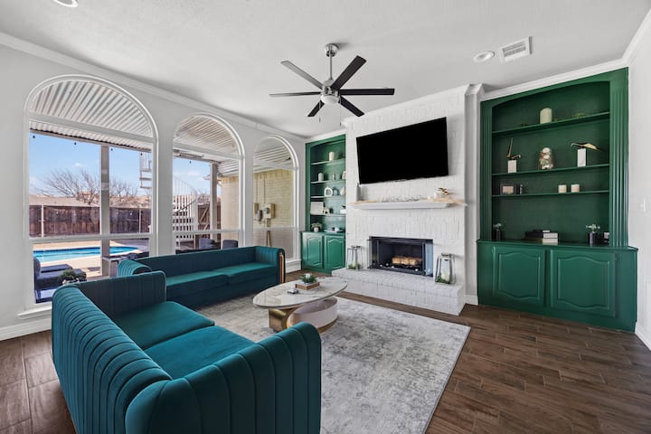 Mega Sized With Lake View House - Garland, TX