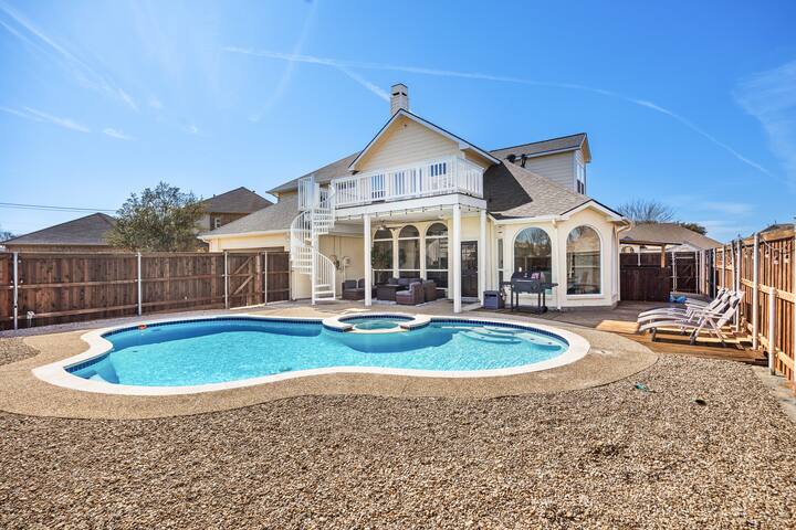 Fabulous Deal! Huge Lake View House gallery image 2