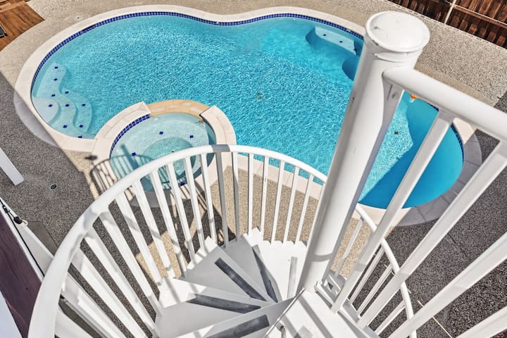 Fabulous Deal! Huge Lake View House