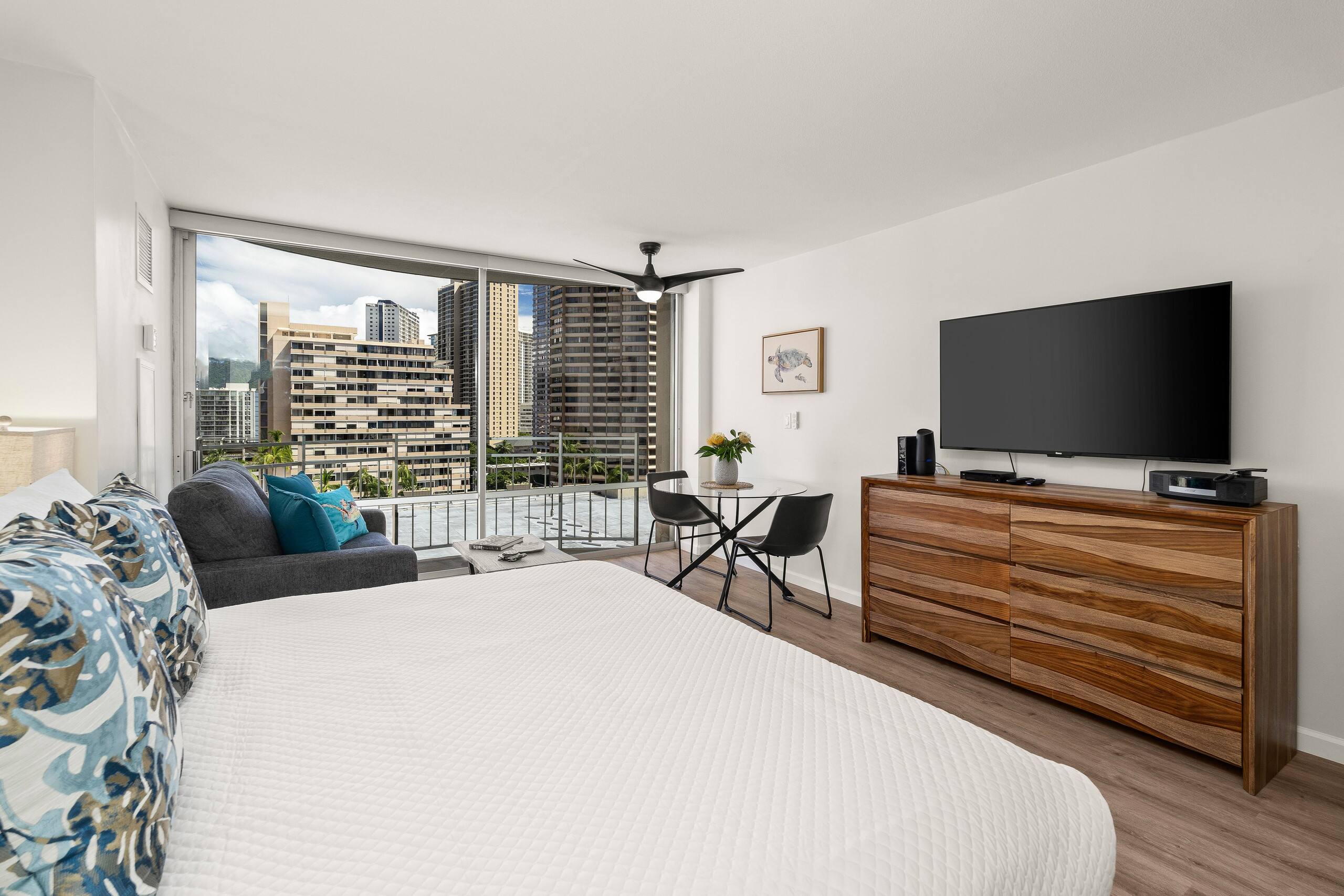 Condo in Honolulu · ★4.78 · Studio · 2 beds · 1 bath - Image 29