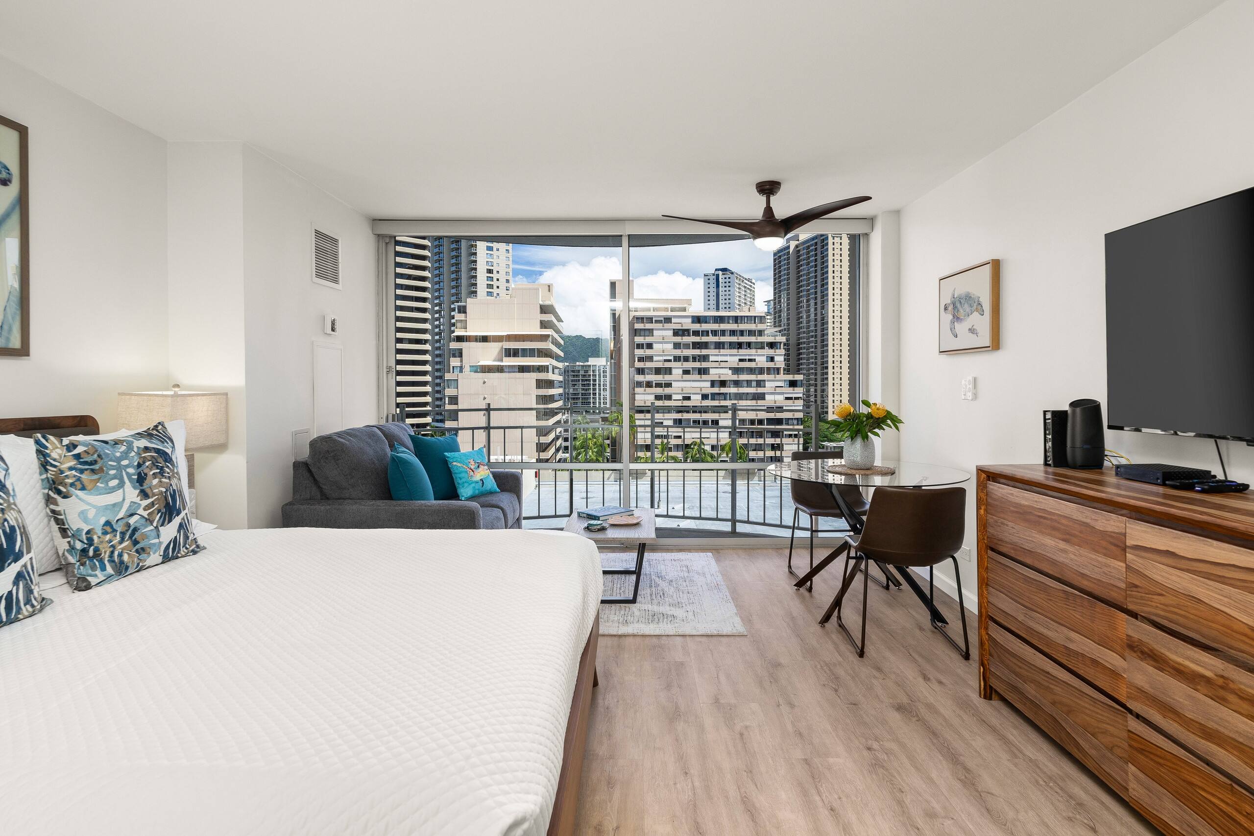 Condo in Honolulu · ★4.78 · Studio · 2 beds · 1 bath - Image 33