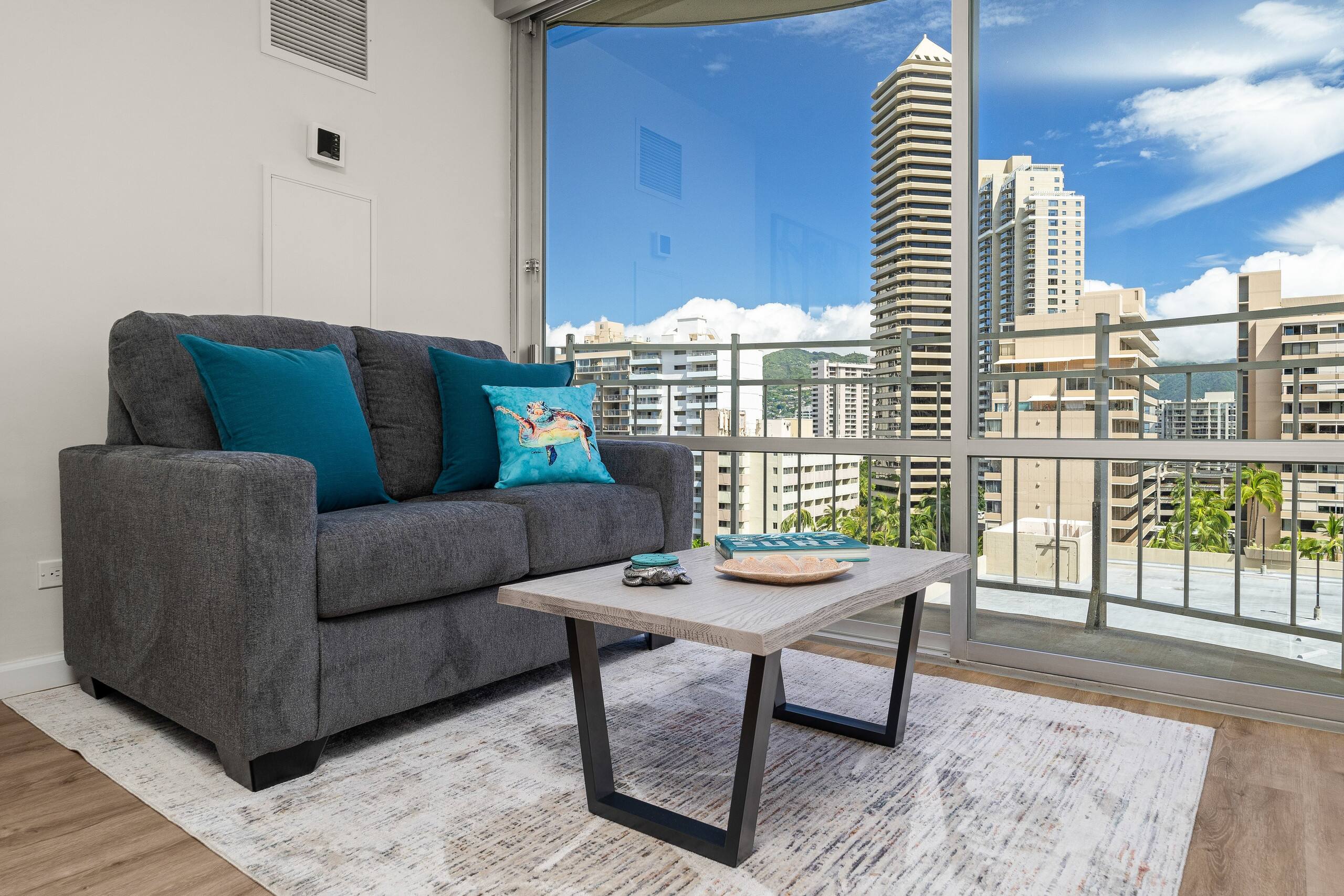 Condo in Honolulu · ★4.78 · Studio · 2 beds · 1 bath - Image 2