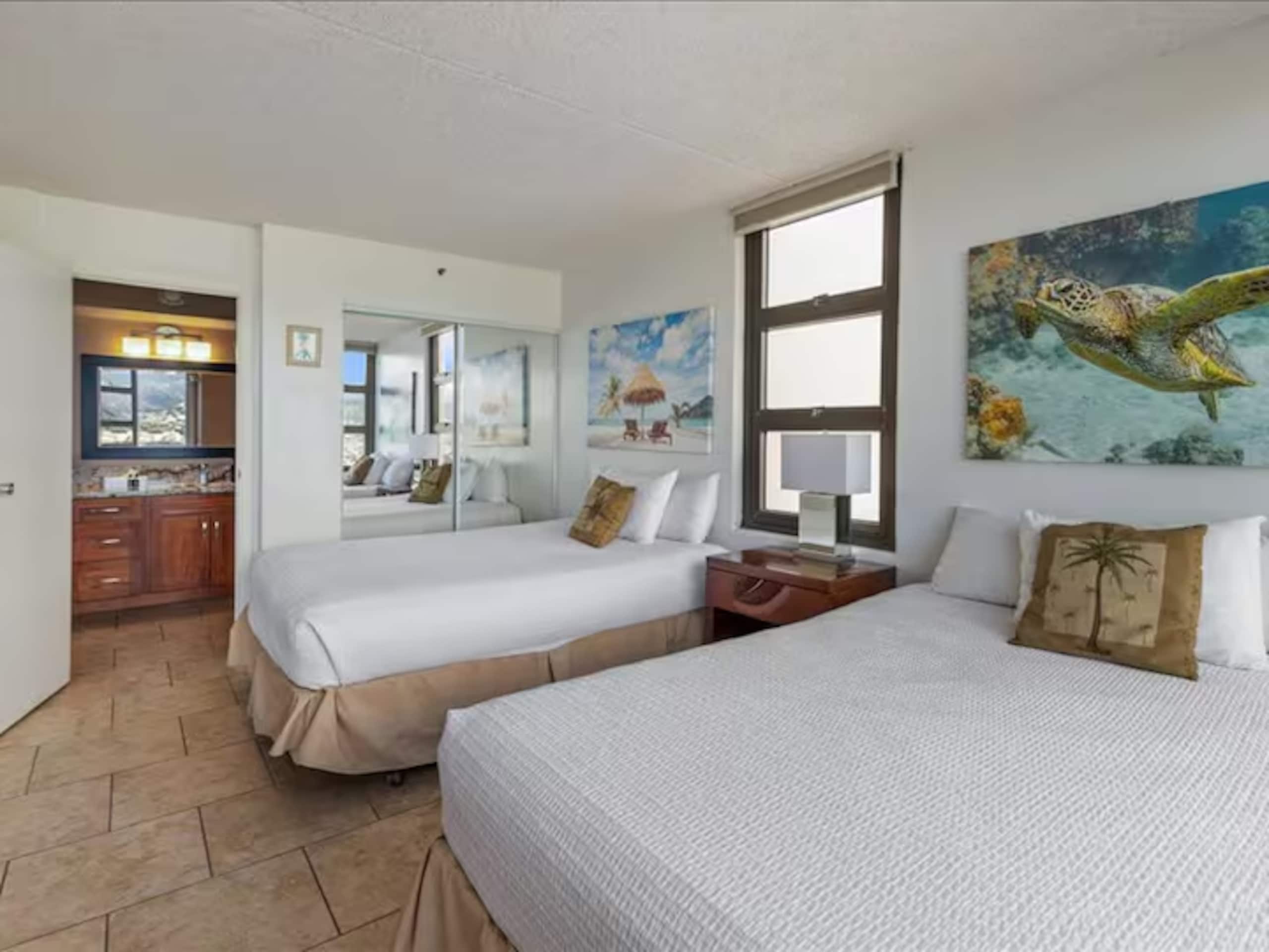 Brand New Listing! 1 BR Waikiki Condo/Free Parking - Image 10