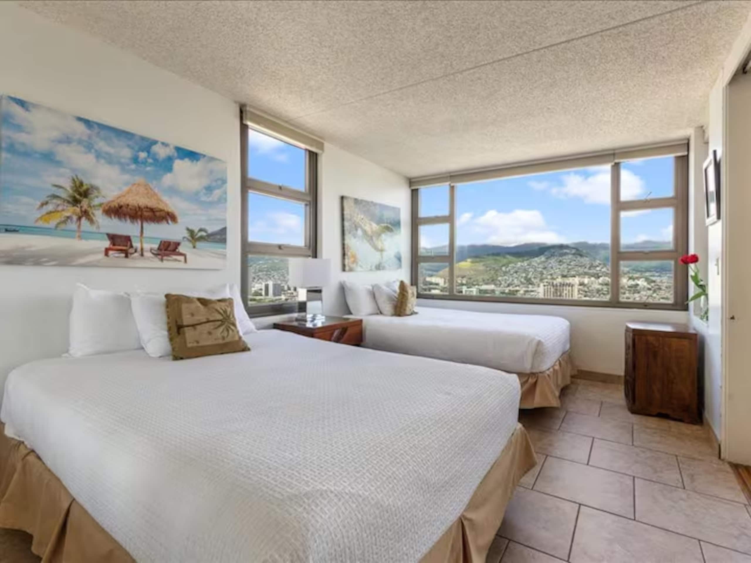 Brand New Listing! 1 BR Waikiki Condo/Free Parking - Image 9