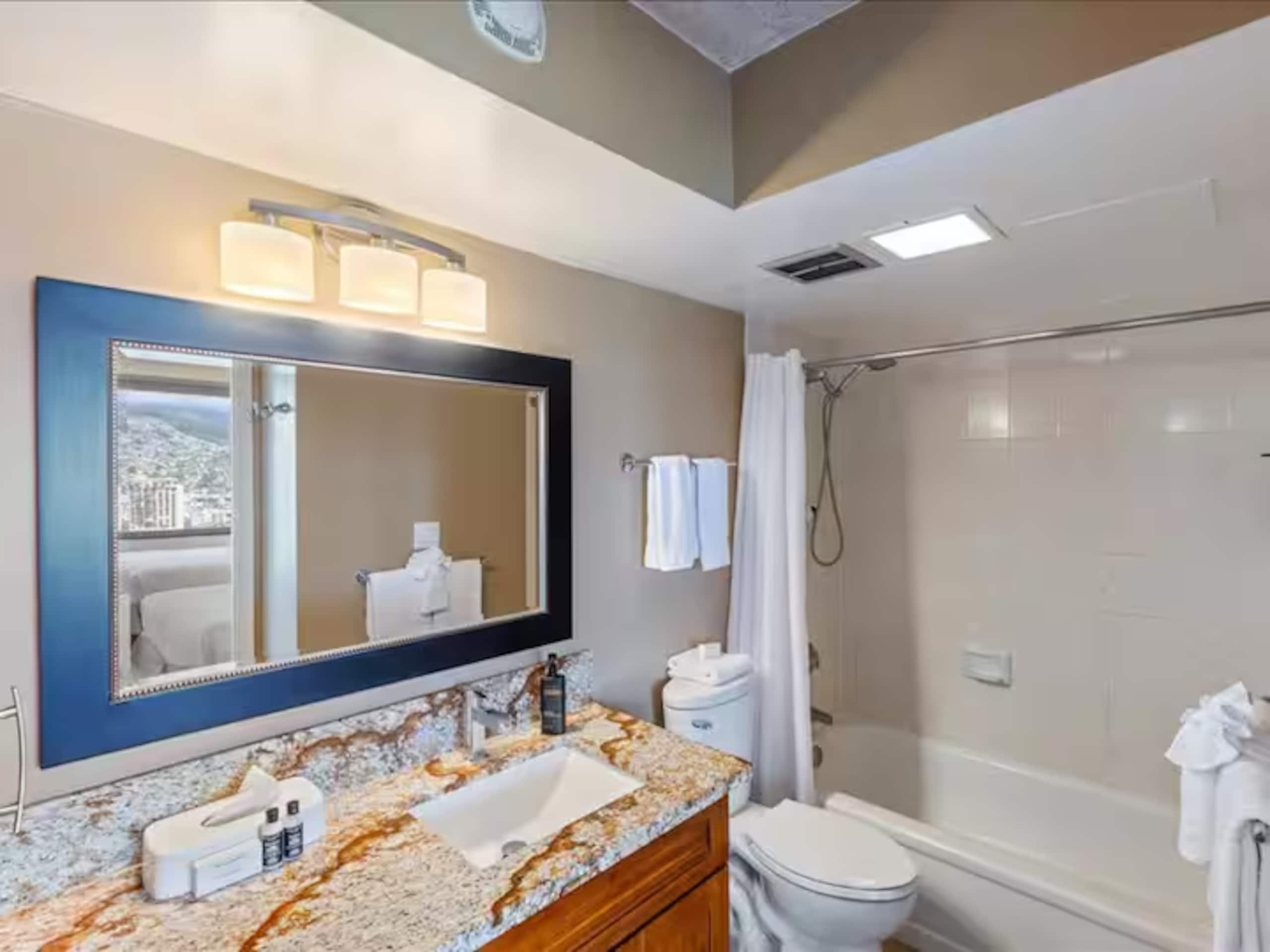 Brand New Listing! 1 BR Waikiki Condo/Free Parking - Image 11