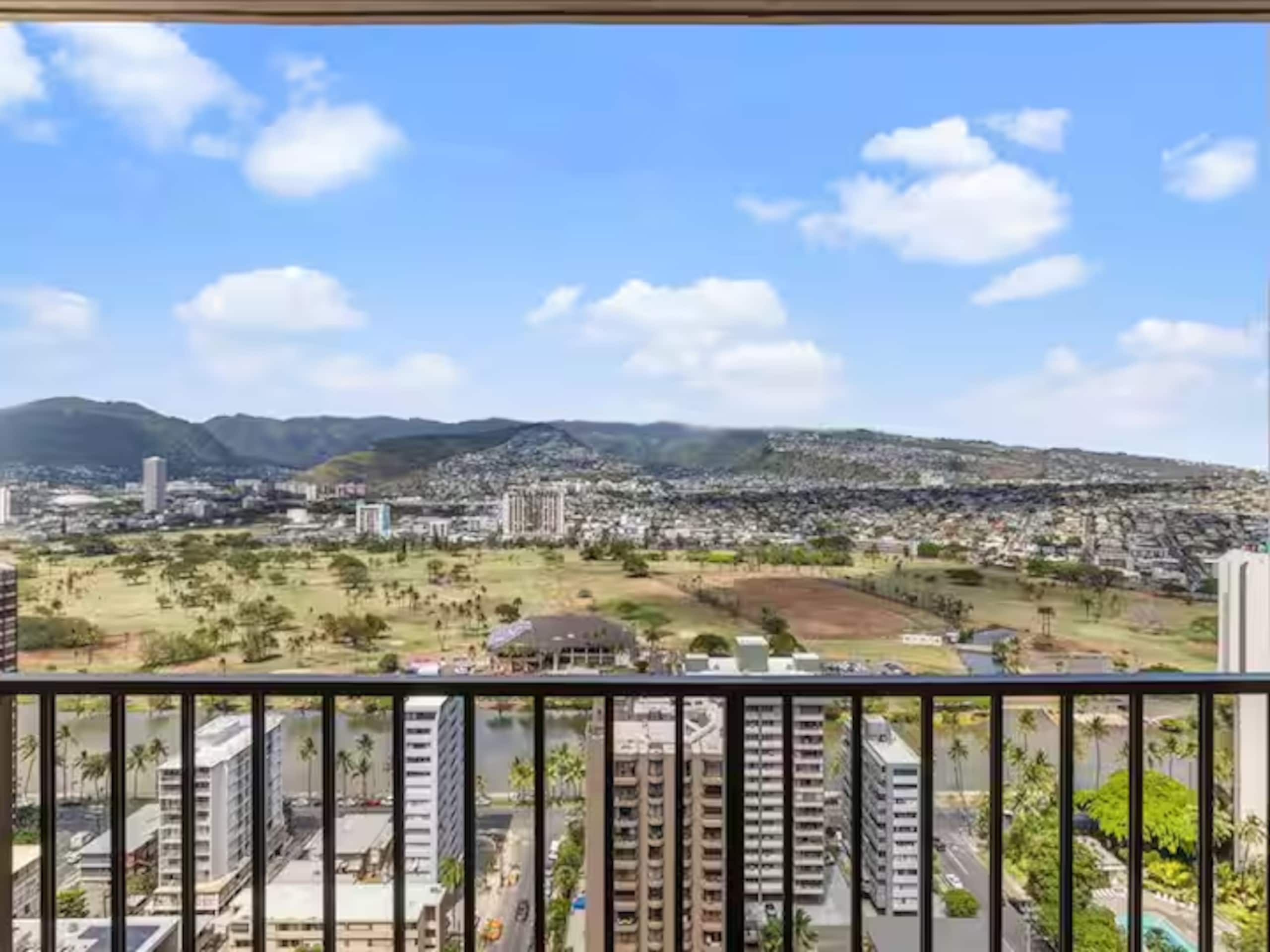 Brand New Listing! 1 BR Waikiki Condo/Free Parking - Image 13