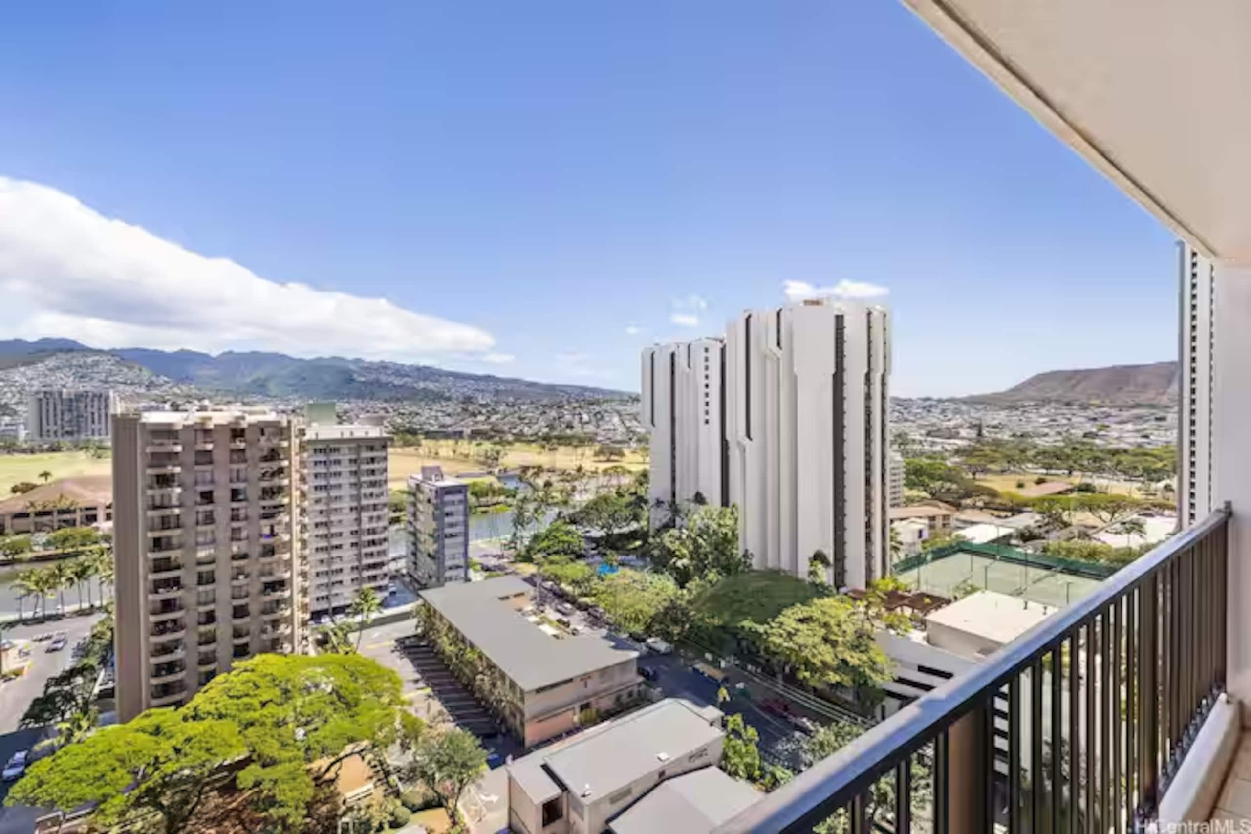 Brand New Listing! 1 BR Waikiki Condo/Free Parking - Image 14