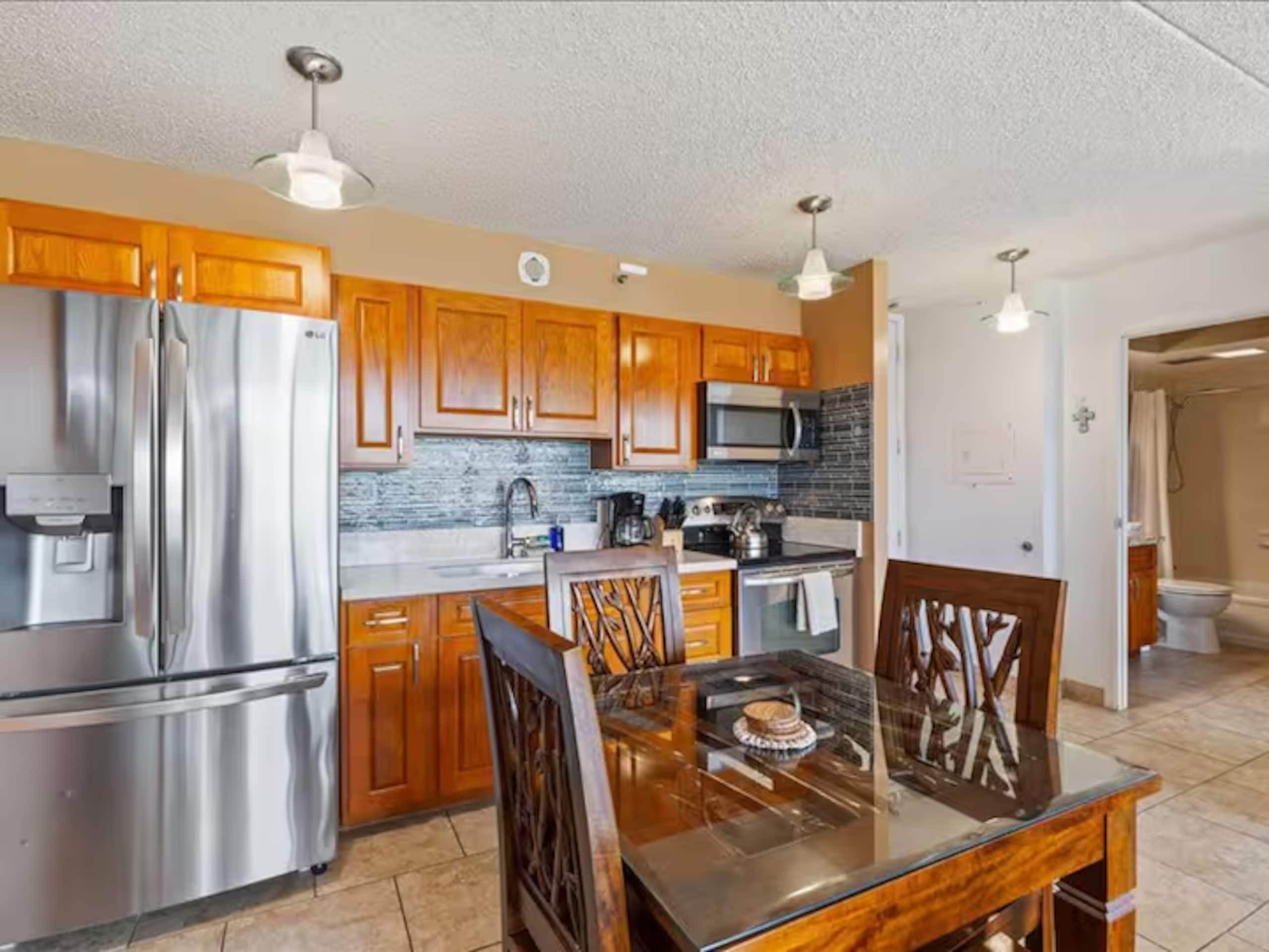 Brand New Listing! 1 BR Waikiki Condo/Free Parking - Image 5