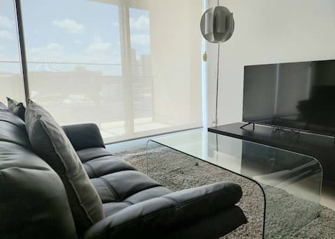 Modern 2BR Pool Free Parking CBD Insurance claims