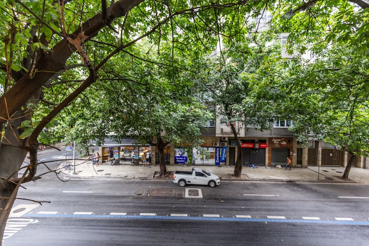 Spacious and elegant in the heart of Copacabana!