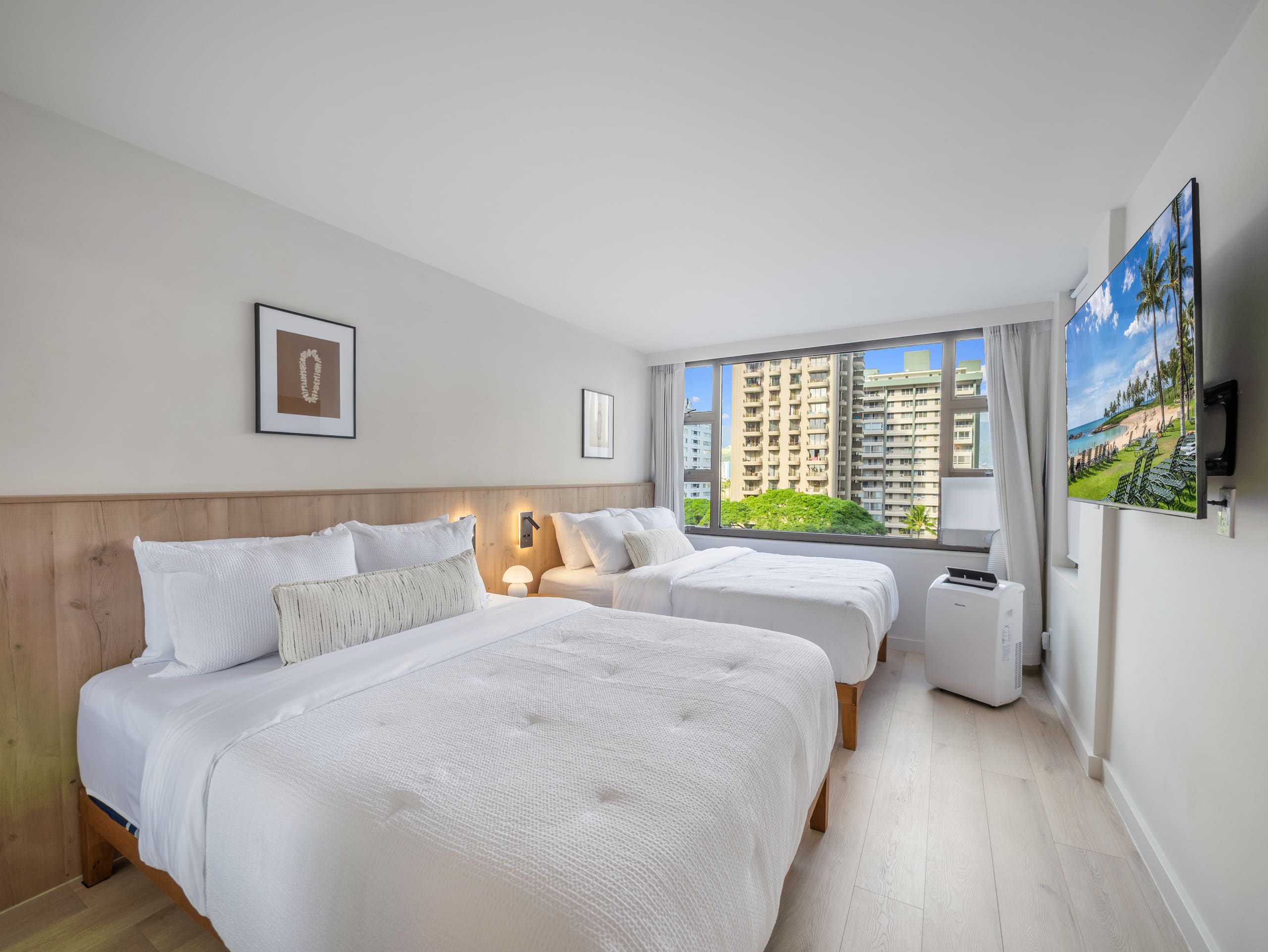 Fully Renovated 1bdrm @ Waikiki Banyan w/parking - Image 20