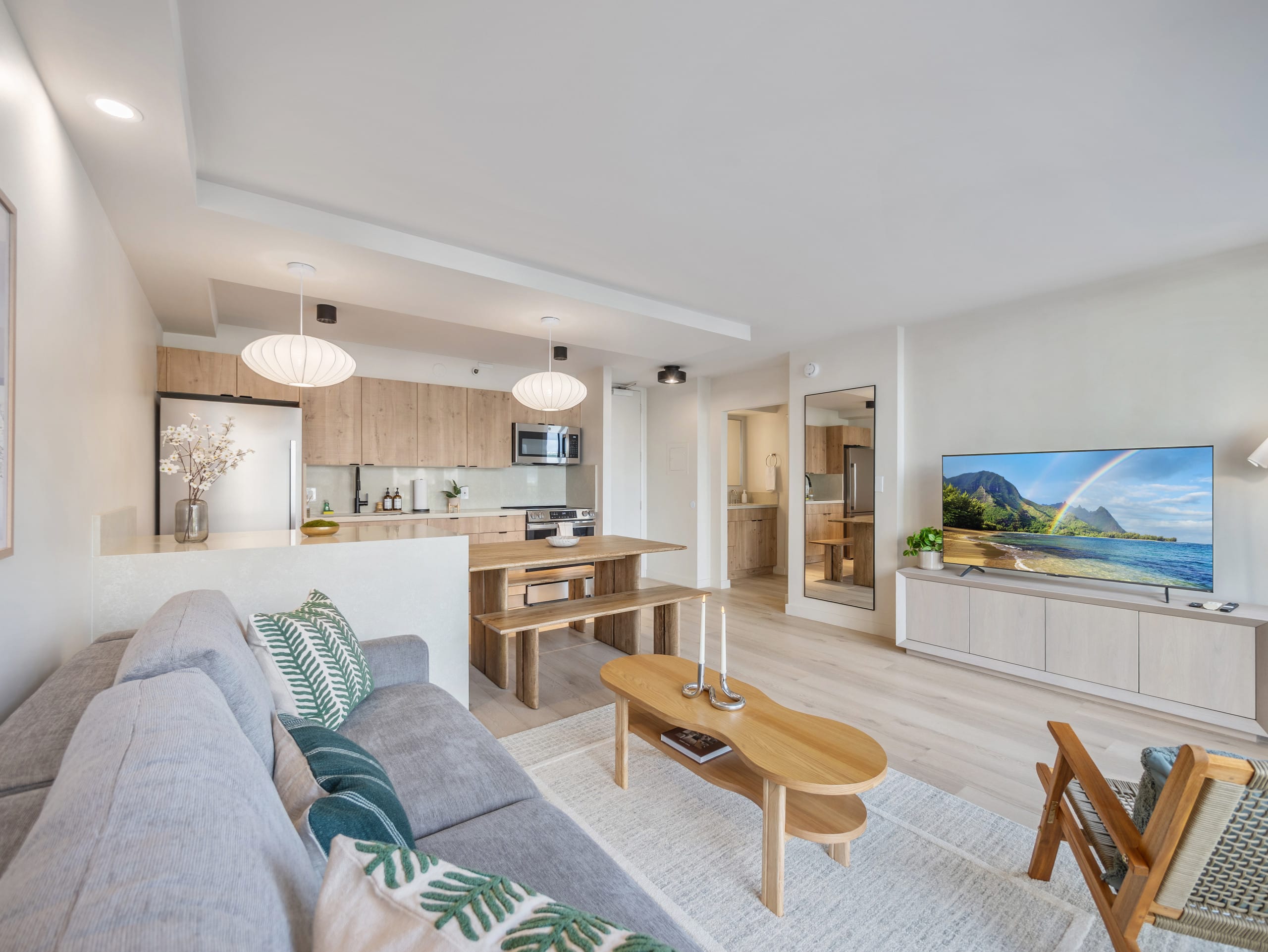 Fully Renovated 1bdrm @ Waikiki Banyan w/parking - Image 6