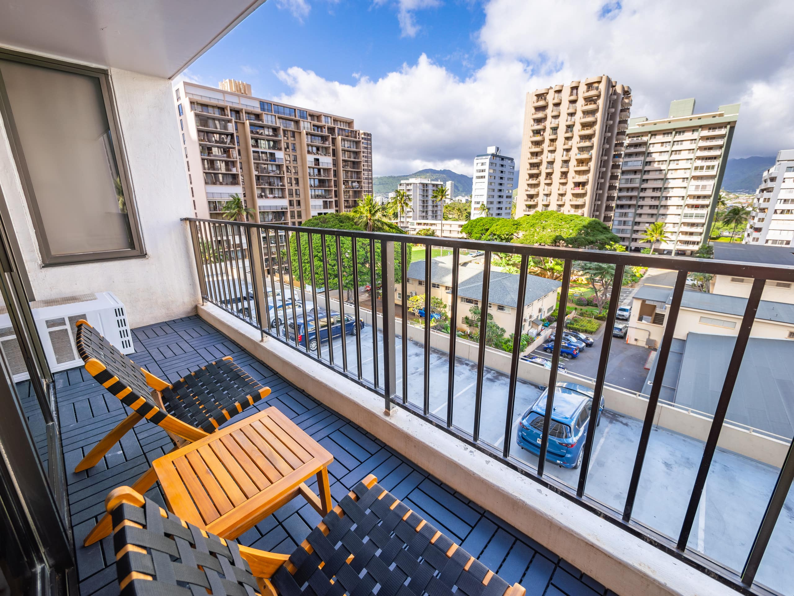Fully Renovated 1bdrm @ Waikiki Banyan w/parking - Image 25