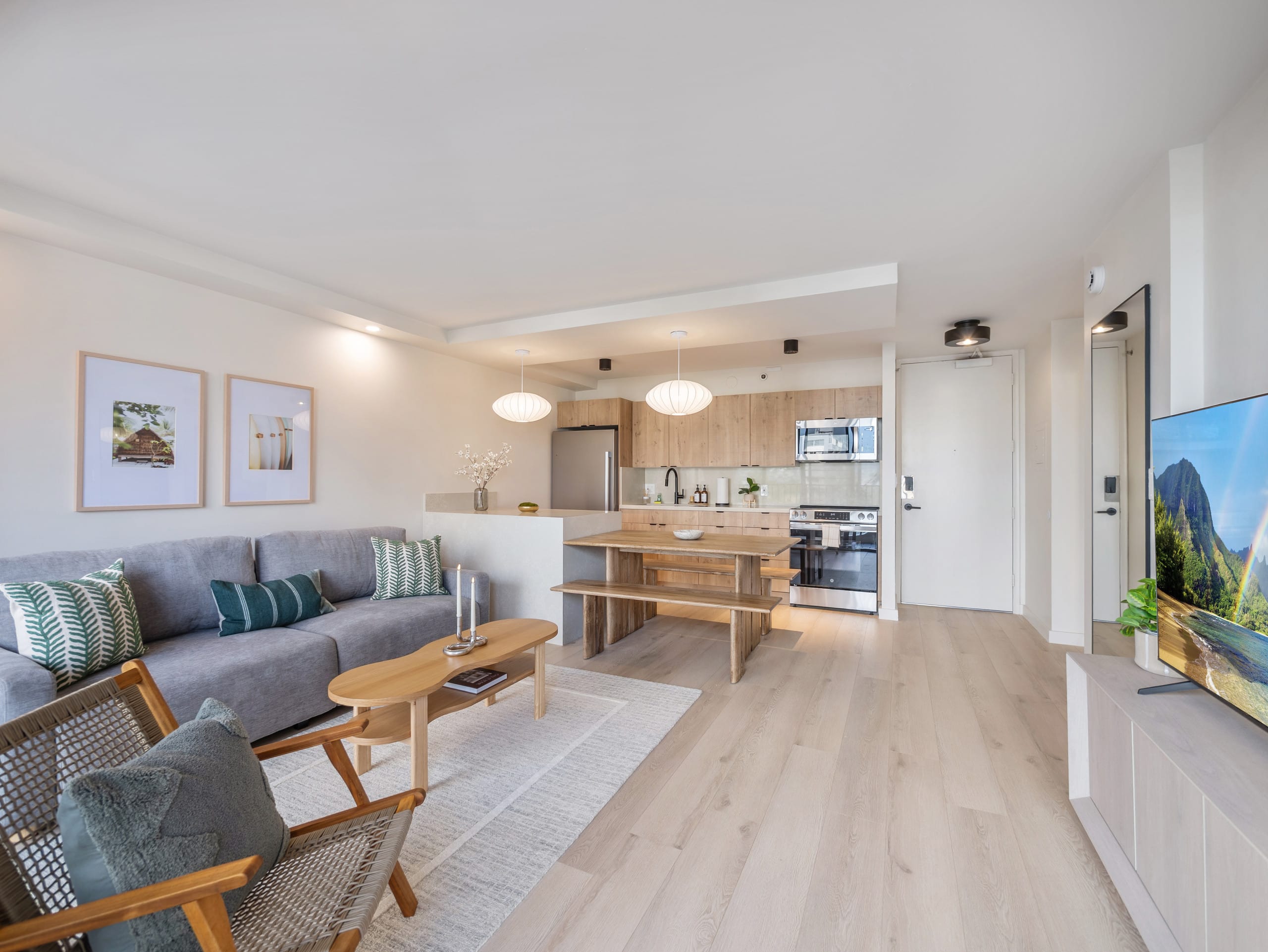Fully Renovated 1bdrm @ Waikiki Banyan w/parking - Image 9
