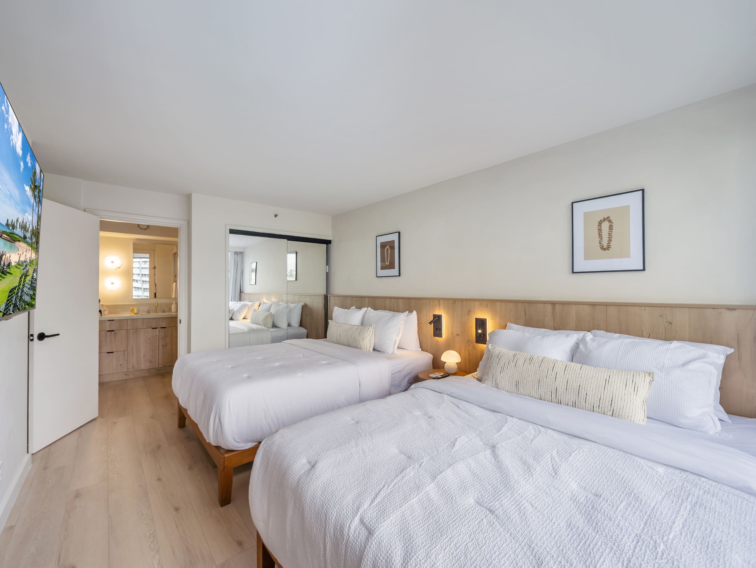 Fully Renovated 1bdrm @ Waikiki Banyan w/parking - Image 18