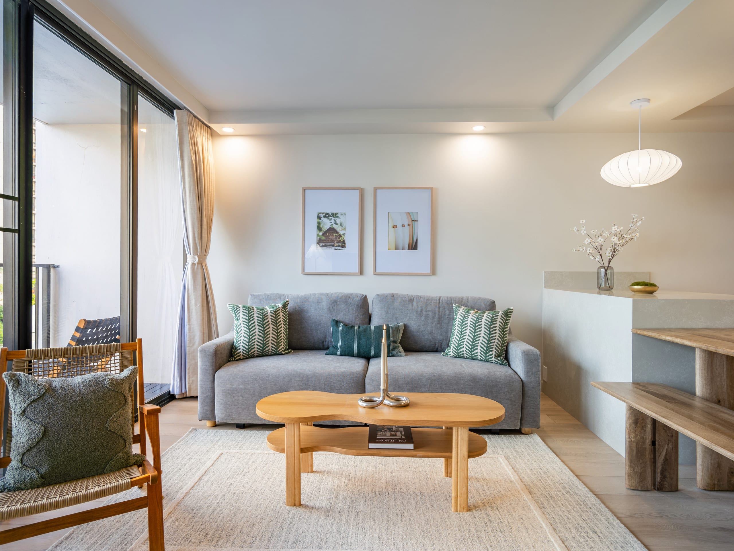 Fully Renovated 1bdrm @ Waikiki Banyan w/parking - Image 8