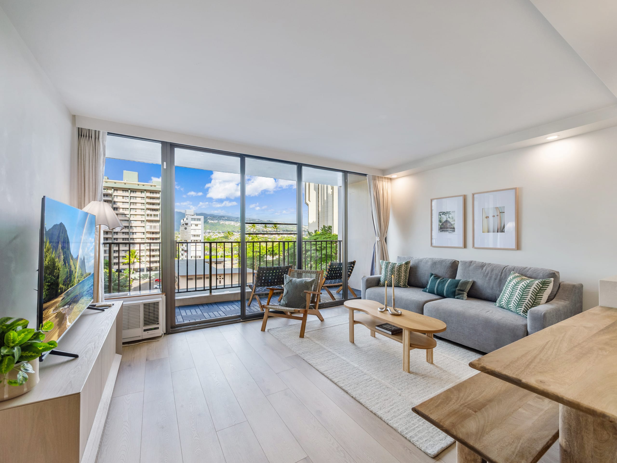 Fully Renovated 1bdrm @ Waikiki Banyan w/parking - Image 7